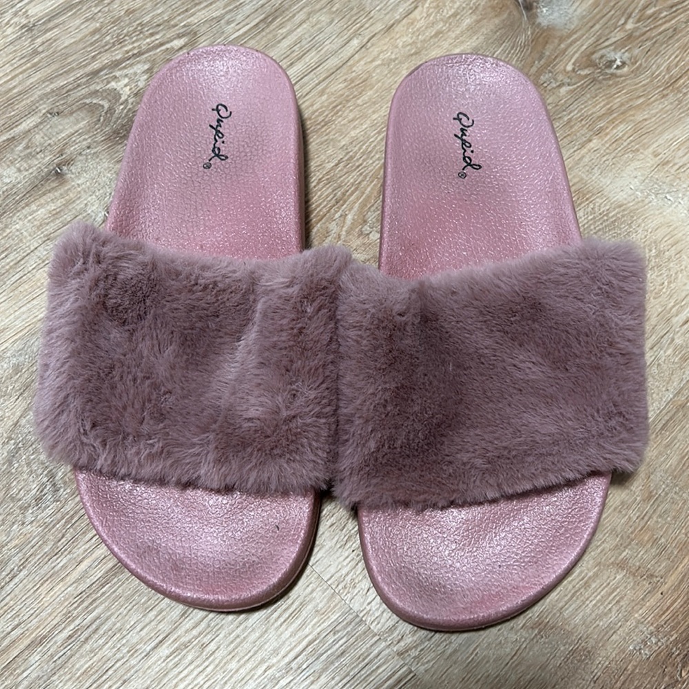 Qupid Pink Mauve faux fur fuzzy slides